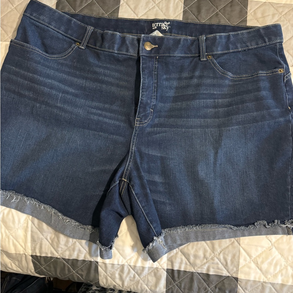 Terra & Sky preloved shorts in very good condition.